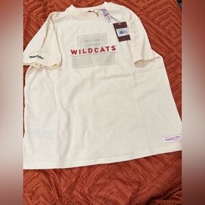 Wildcats Graphic T-Shirt in Cream Size Small Women’s Mitchell & Ness NEW
